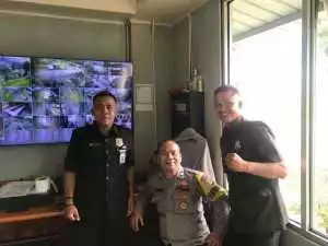 Bhabinkamtibmas Polsek Cisarua Sambang Warga, Wujudkan Lingkungan yang Aman dan Kondusif.