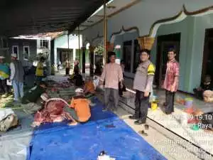 Polsek Ciampea Tingkatkan Pelayanan Masyarakat Lewat Pengaturan Lalu Lintas Pagi Hari.