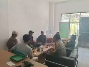 TNI-POLRI Bhabinkamtibmas Polsek Cijeruk Bersama Babinsa Sambangi Warga Desa Warung Menteng.