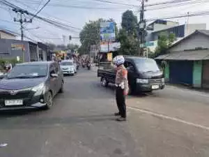 Bhabinkamtibmas Polsek Ciampea Bersama Babinsa Laksanakan Kontrol Ronda Malam, Sampaikan Pesan Kamtibmas.
