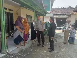 Bhabinkamtibmas Polsek Ciawi Anjangsana Kamtibmas, Perkuat Silaturahmi dan Keamanan Lingkungan.