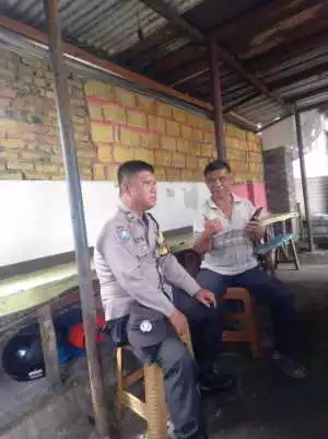 Bhabinkamtibmas Polsek Megamendung Sambangi Warga Desa Gadog, Ajak Jaga Keamanan dan Kebersihan Lingkungan.