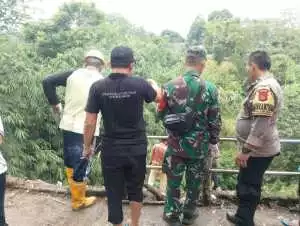 Bhabinkamtibmas Polsek Cijeruk sambangi warga Desa Ciburuy, wujudkan kedekatan Polri dengan masyarakat.