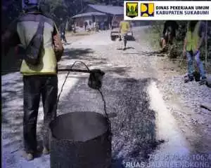 Dinas PU Kabupaten Sukabumi Perbaiki Jalan Rusak Ruas Lengkong–Cijaksa