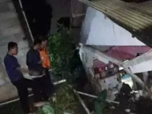 Terjadi Longsor Dan Angin Kencang Melanda Bogor Kemarin, Hingga Belasan Rumah Rusak.  
