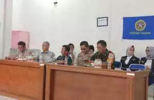 Bhabinkamtibmas Desa Cipayung Polsek Megamendung Sambangi Warga dan Sampaikan Pesan Kamtibmas.