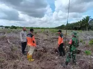 Pencegahan Karhutla, Babinsa Koramil 1016-01/Phd Aktif Laksanakan Patroli dan Sosialisasi.