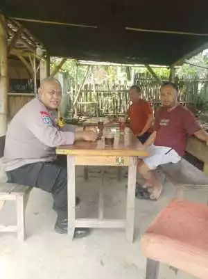 Bhabinkamtibmas Polsek Babakan Madang Sambangi Warga Desa Karang Tengah, Sampaikan Pesan Kamtibmas.