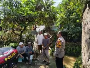 Cegah Bencana Alam, Bhabinkamtibmas Polsek Ciawi Ajak Masyarakat Jaga Kebersihan dan Tertib Aturan.