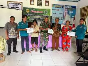 Wujud Peran Aktif, Babinsa 1016 - 03/Sepang Dampingi Penyaluran Bantuan Langsung Tunai Dana Desa.