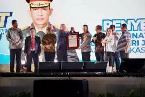 Kapolri Terima Penghargaan dari Organisasi Buruh Dunia atas Dedikasi Lindungi Hak Buruh.