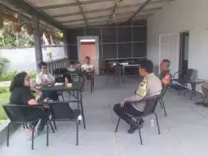 TNI-POLRI, Bhabinkamtibmas dan Babinsa laksanakan patroli sambang di Desa Tamansari.