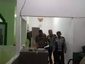 Cegah Gangguan Kamtibmas, Bhabinkamtibmas Desa Cipayung Girang Kontrol Pos Linmas dan Tempat Wisata.