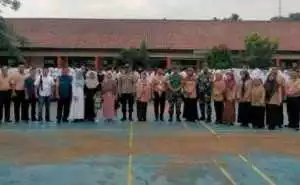 Kapolsek Sukamakmur Berikan Pembekalan Wawasan Kebangsaan dan Anti Narkoba kepada Siswa Baru SMAN 1 Sukamakmur.