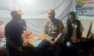 Bhabinkamtibmas Desa Sirnagalih Sambangi Warga, Ajak Tingkatkan Kewaspadaan Cegah Gangguan Kamtibmas.