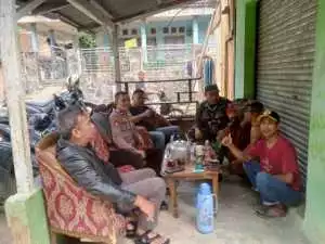 Bhabinkamtibmas Polsek Cigudeg Sambangi Kantor Desa Banyuwangi, Ajak Warga Bersama Jaga Kamtibmas.