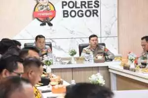 Uang Palsu Pecahan Rp 100 Ribu Ditemukan di Pinggir Jalan Bogor.