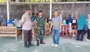 TNI-POLRI, Bhabinkamtibmas dan Babinsa Sambangi Warga Desa Cisalada Sampaikan Pesan Kamtibmas.