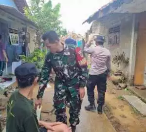 Polsek Rancabungur bersama Warga Kompak Gelar Kerja Bakti Pascabencana Banjir di Bantarsari.