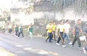 Kapolsek Caringin dan Jajaran Sambangi Desa Ciherang Pondok, Gelar Jalan Santai Bersama Pemdes dan Warga untuk Pererat Sinergitas.