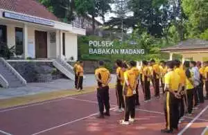 Jaga Kebugaran dan Kesiapsiagaan, Personel Polsek Babakan Madang Laksanakan Olahraga Bersama.