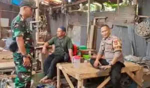 TNI-POLRI, Bhabinkamtibmas dan Babinsa Sambangi Warga Desa Ciburuy Cegah TPPO.