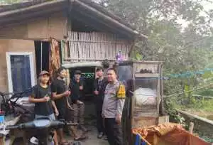 Bhabinkamtibmas Polsek Ciawi Sambangi Tokoh Masyarakat, Ajak Warga Jaga Kamtibmas.