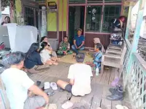 Babinsa Koramil 1016-01/Pahandut Laksanakan Komsos dengan Warga Binaan