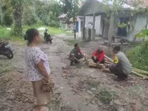 Jalin Kedekatan dengan Warga, Babinsa dan Bhabinkamtibmas Sambangi Wilayah Binaan
