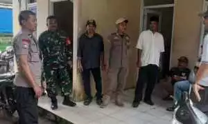 TNI-POLRI Bersinergi Patroli Sambang Warga Desa Bojong Indah Sampaikan Pesan Kamtibmas