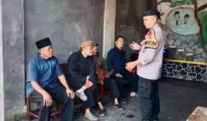 Bhabinkamtibmas Polsek Cijeruk Sambangi Warga Desa Ciburayut, Kapolres Bogor AKBP Wikha Ardilesanto Ajak Jaga Kamtibmas