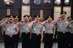 Kapolri Pimpin Langsung Upacara Kenaikan Pangkat 27 Perwira Tinggi