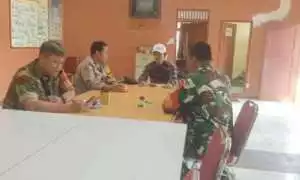 TNI-POLRI Bersinergi Patroli Sambang Warga Desa Jabon Mekar Sampaikan Himbauan Kamtibmas