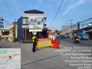 Bhabinkamtibmas Polsek Ciampea Bersama Babinsa Sambangi Warga Sampaikan Pesan Kamtibmas