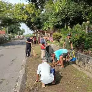 Dinas Perikanan Kabupaten Sukabumi Bersama Warga Gelar Aksi World Cleanup Day di Kampung Marinjung Hilir