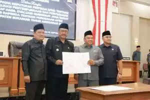 Bupati Sukabumi H.Asep Japar dan Ketua DPRD Kab. Sukabumi Buka Turnamen Piala Putri Nusantara II