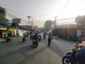 Bhabinkamtibmas Polsek Ciampea Bersama Babinsa Sambangi Warga Sampaikan Pesan Kamtibmas