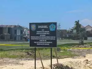 Pembangunan di jalur hijau Renon disegel Satpol PP Denpasar