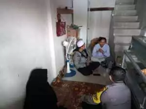Dekatkan Diri dengan Warga, Bhabinkamtibmas Polsek Cijeruk Rutin Sambang Desa