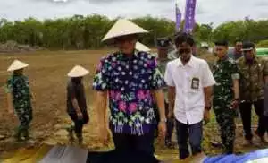 Siap Wujudkan Indonesia Swasembada Pangan, Bupati Lanosin Tanam Padi Perdana Program Cetak Sawah