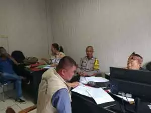 Bhabinkamtibmas Kelurahan Cisarua Aiptu Sampul M, Berikan Himbauan Kamtibmas Di Lingkungan Warga Masyarakat Kelurahan Cisarua