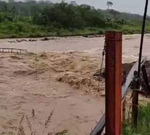 Jembatan Merah di Tanggeung-Cianjur roboh, Desa Pagermaneuh dan Karangtengah terputus