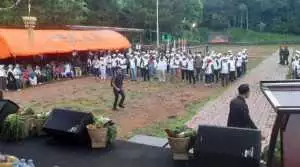 Anggota Polsek Ciampea Polres Bogor Laksanakan Pengaturan Lalu Lintas Pagi Hari