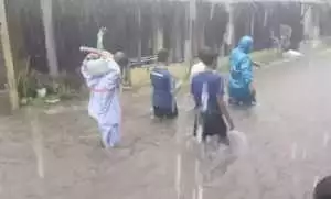 Tanggul di Sukaraja Bogor jebol, belasan rumah terendam banjir