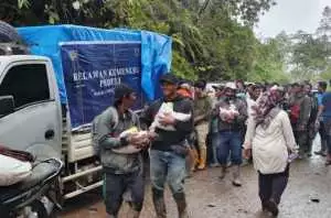 Akses Masih Terputus, Tim Relawan Kemenkeu Peduli Salurkan 1,7 Ton Beras ke Bener Meriah