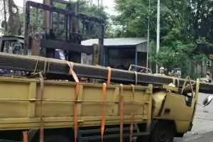 Truk angkut besi kecelakaan di Cakung, dua tewas tertimpa muatannya sendiri