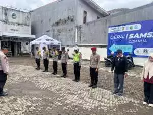 Bhabinkamtibmas Polsek Cisarua Polres Bogor Cek Pos Keamanan Lingkungan dan Siskamling Warga, Sampaikan Pesan Kamtibmas