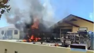 Tersiar info pengedar narkoba dilepaskan, massa bakar kantor polsek di Sumut