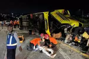 Kecelakaan beruntun di Tol Cipularang km 85 akibatkan kemacetan panjang   
