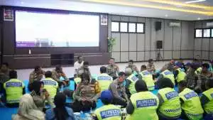 Sinergitas TNI-POLRI Bhabinkamtibmas dan Babinsa Sambangi Warga Desa Warung Menteng